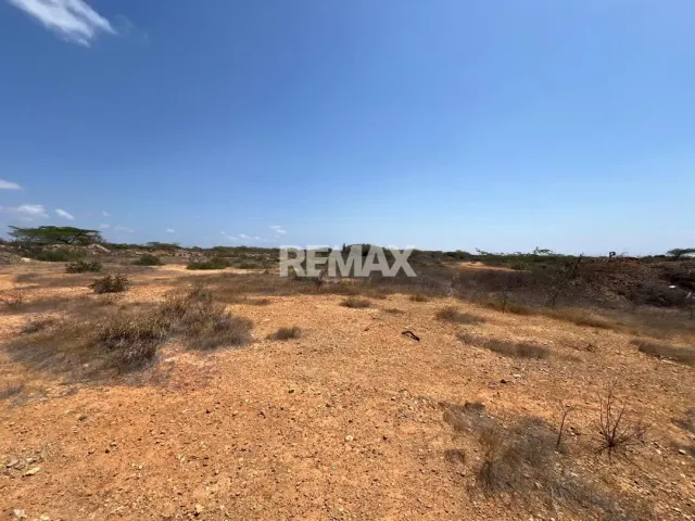 En Venta Terreno y Parcela Puerta Maraven, entre calle San Diego y calle Guacara