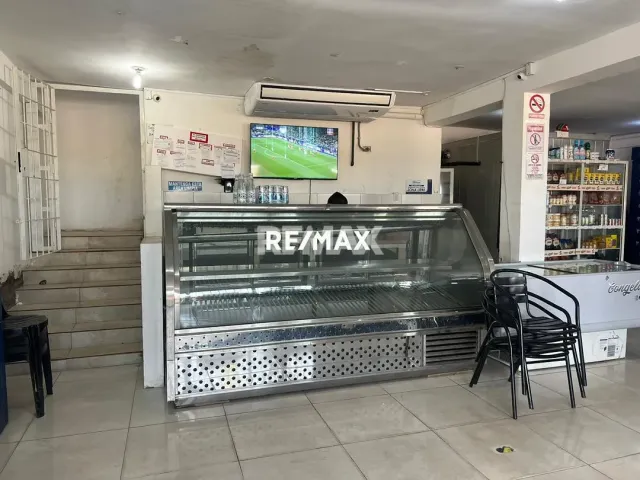 En Venta Local Comercial Av Ollarvides Sector Puerta Maraven