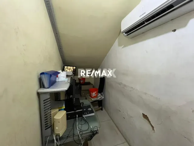 En Venta Local Comercial Av Ollarvides Sector Puerta Maraven