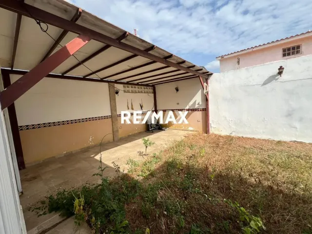 En Alquiler Casa o TownHouse Calle 19 Judibana detras del Hospital de Niños