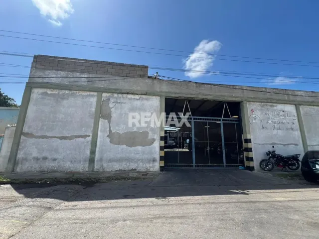 En Venta Local Industrial y Galpón Calle el Silencio con calle amazonas sector nuevo Pueblo