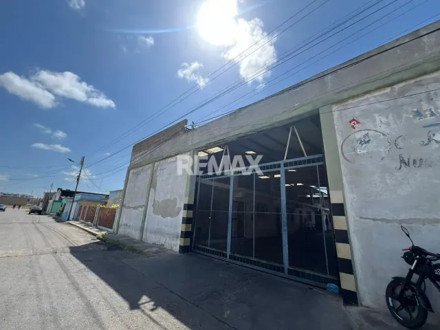 En Venta Local Industrial y Galpón Calle el Silencio con calle amazonas sector nuevo Pueblo