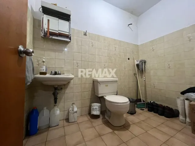 En Venta Local Industrial y Galpón Calle el Silencio con calle amazonas sector nuevo Pueblo