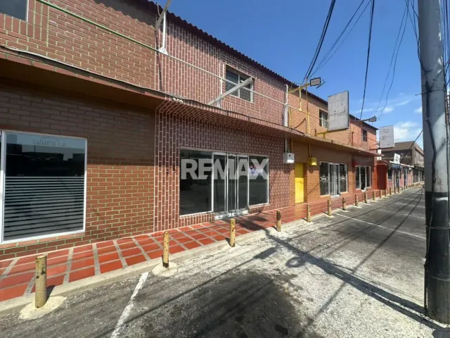En Alquiler Local Comercial Avenida Ollarvides, Puerta Maraven, Cardón, Falcón, 4154, VEN