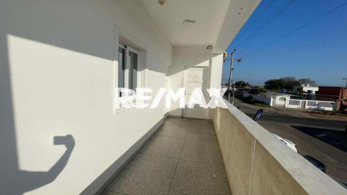 En Alquiler Oficina Avenida Ollarvides, Punta Cardón, Punto Fijo, Carirubana, Falcón, VEN