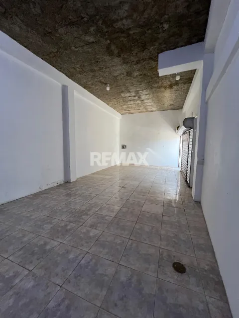 En Alquiler Local Comercial Calle Maraca con Av Ollarvides Puerta Maraven