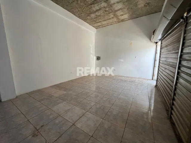 En Alquiler Local Comercial Calle Maraca con Av Ollarvides Puerta Maraven