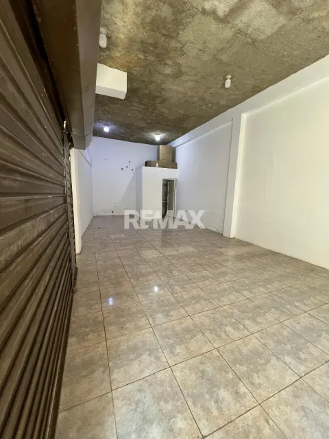 En Alquiler Local Comercial Calle Maraca con Av Ollarvides Puerta Maraven