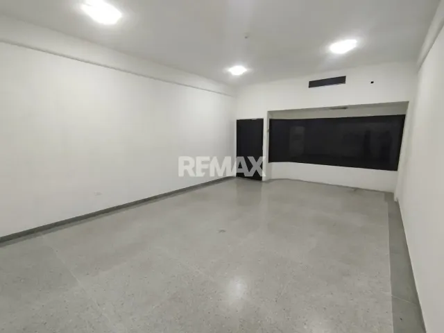 En Alquiler Local Comercial Ave Bolivar CC Caribe