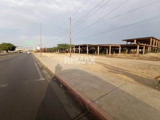 En Venta Terreno y Parcela Avenida Rafael González, Centro, Punto Fijo, Falcón, 4102, VEN