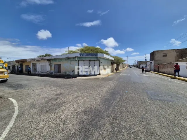En Venta Local Comercial Calle Peninsular, Centro, Punto Fijo, Falcón, 4102, VEN
