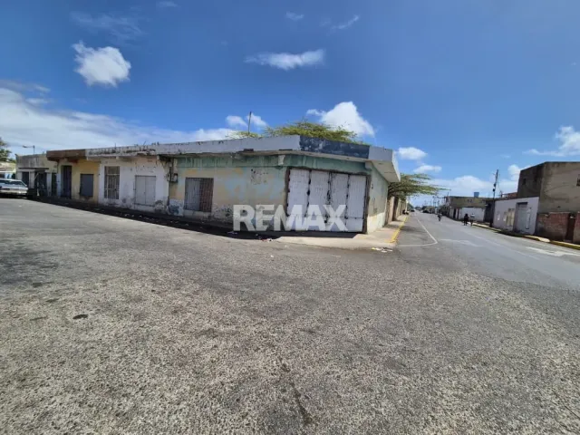 En Venta Local Comercial Calle Peninsular, Centro, Punto Fijo, Falcón, 4102, VEN