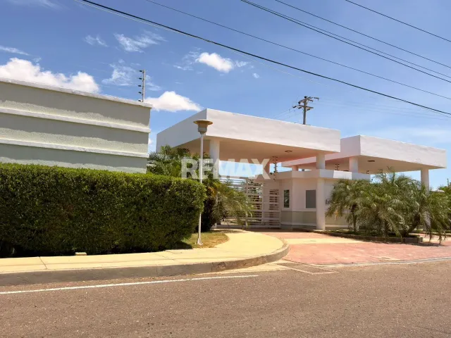 En Venta Terreno y Parcela Calle 10, Puerta Maraven, Cardón, Falcón, 4154, VEN