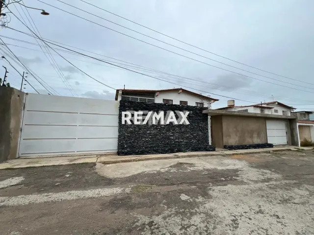 En Venta Casa o TownHouse Urbanizacion Santa Fe Sector los medanos calle los Pinos