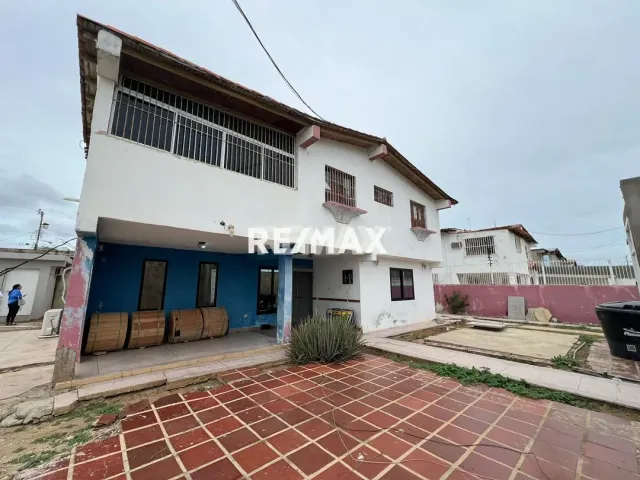 En Venta Casa o TownHouse Urbanizacion Santa Fe Sector los medanos calle los Pinos