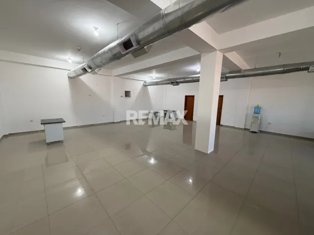 En Alquiler Local Comercial Ave Ollarvides Los Caciques