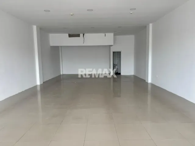 En Alquiler Local Comercial Avenida Girardot, Centro, Punto Fijo, Falcón, 4102, VEN