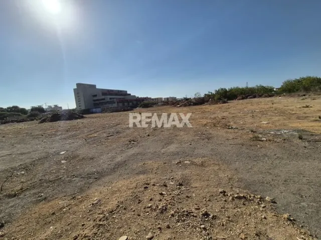 Amplio terreno comercial de 7.211 m² en venta, Av. Principal de Punto Fijo - Foto 3