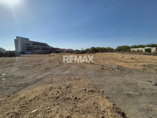 Amplio terreno comercial de 7.211 m² en venta, Av. Principal de Punto Fijo - Foto 4