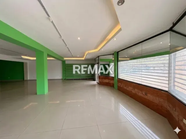 Amplio local comercial de 150 m² en alquiler, excelente ubicación en Caja de Agua - Foto 1