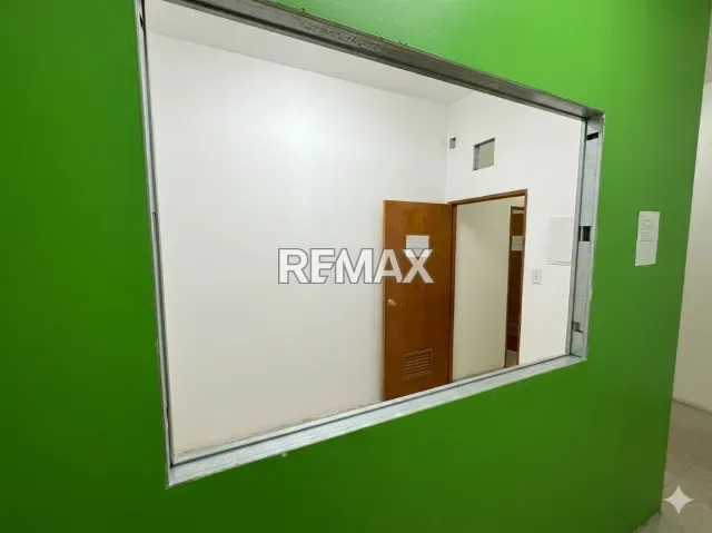 Amplio local comercial de 150 m² en alquiler, excelente ubicación en Caja de Agua - Foto 2