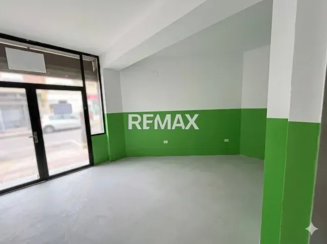 Amplio local comercial de 150 m² en alquiler, excelente ubicación en Caja de Agua - Foto 3