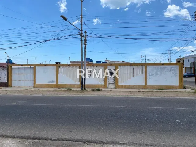 Casa comercial de 3 hab. y 2 baños en alquiler, Av. Ollarvides, Guaranao - Foto 1