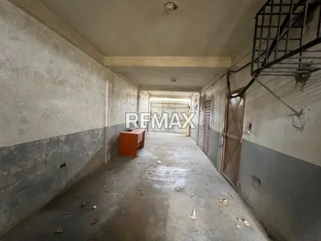 Amplio edificio de 800 m² en alquiler con locales y apartamento en el centro de Punto Fijo - Foto 3