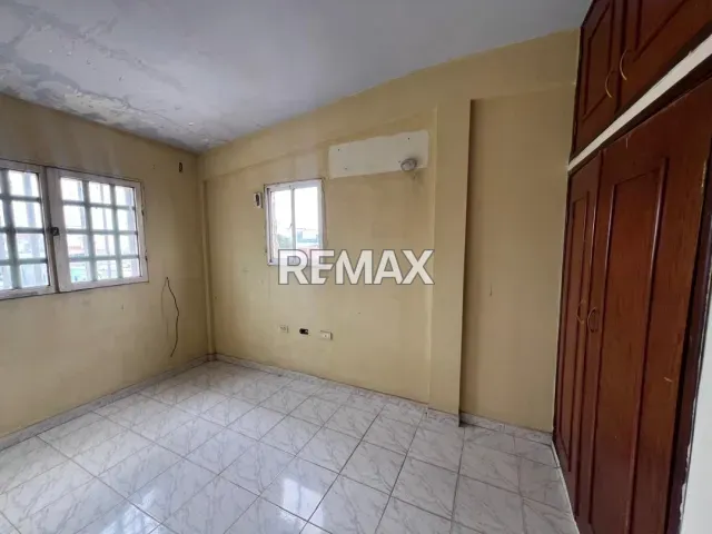 Amplio edificio de 800 m² en alquiler con locales y apartamento en el centro de Punto Fijo - Foto 5