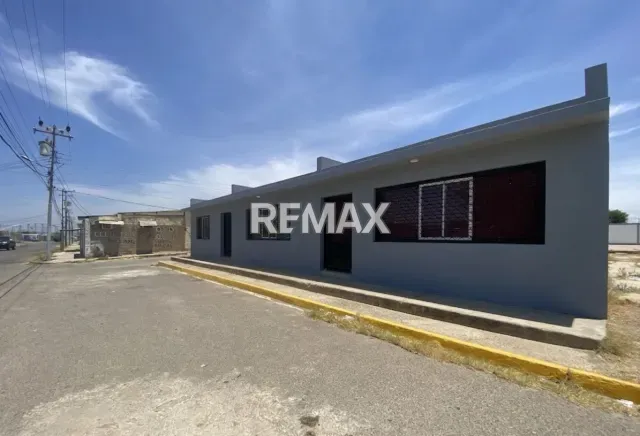 Amplio local comercial de 260 m² en venta, excelente ubicación en Punto Fijo - Foto 1