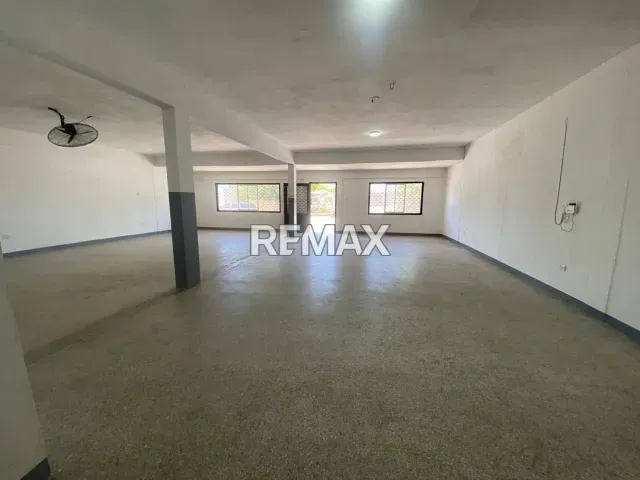 Amplio local comercial de 260 m² en venta, excelente ubicación en Punto Fijo - Foto 5